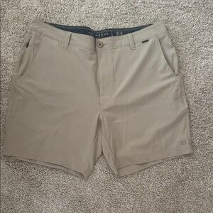 7 Diamonds Men’s Khaki Flat-Front Performance Shorts
